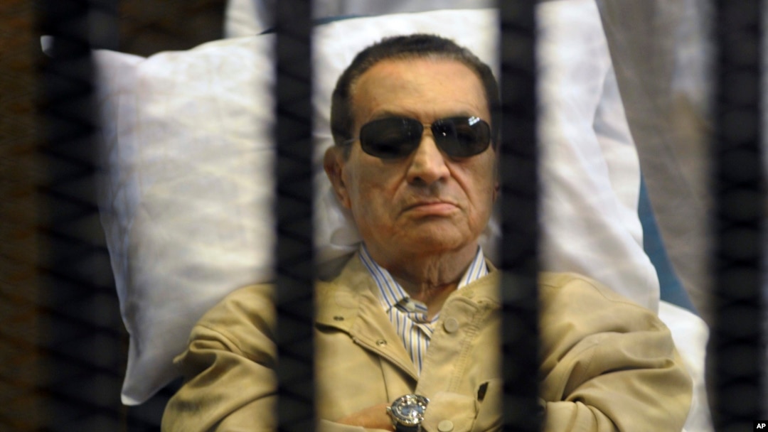 Cựu Tổng thống Ai Cập Hosni Mubarak trong 1 phiên toà ở Cairo, Ai Cập, 2/6/2012