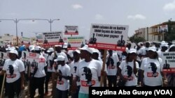 Mobilisation des jeunes de la coalition Manko Taxawu Sénégal, à Dakar, 13 juillet 2017. (VOA/Seydina Aba Gueye)
