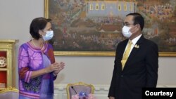 ကုလကိုယ်စားလှယ် Bugener နဲ့ ထိုင်းဝန်ကြီးချုပ် Prayuth တို့တွေ့ဆုံစဉ် (ဓာတ်ပုံ- AP)