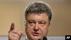 Petro Poroshenko dalam konferensi pers di Kyiv (26/5).