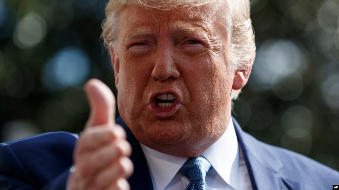 Presiden Donald Trump berbicara kepada wartawan di South Lawn, Gedung Putih, 4 Oktober 2019, di Washington. (Foto AP / Evan Vucci)