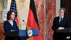 German Foreign Minister Annalena Baerbock (L) speaks during a news conference with Secretary of State Antony Blinken at the State Department, Jan. 5, 2022, in Washington.