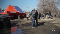 Pro-Russia Activists Set Up Checkpoints in Ukraine's Far East