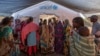 Para pengungsi dari wilayah Tigray, Ethiopia yang dilanda konflik, sedang antre untuk mendapatkan layanan kesehatan (foto: dok). 