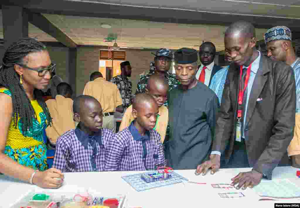 Yemi Osibanjo Ya Ziyarci Sabuwar Makarantar Kwana Da Aka Ginawa Marayu A Borno