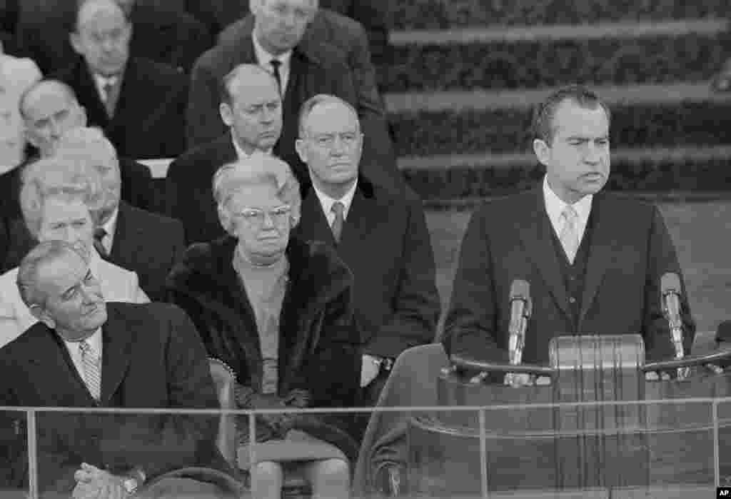 El presidente Richard Nixon pronuncia su discurso inaugural en Washington, D.C., el 20 de enero de 1969, luego de convertirse en el presidente n&#250;mero 37. 