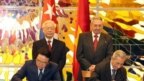 Lãnh đạo của hai quốc gia Cộng sản Việt Nam và Cuba ký kết một văn kiện hợp tác hôm 29/3/2018. Cuba trong hiến pháp mới từ bỏ xây dựng chủ nghĩa Cộng sản nhưng truyền thông Việt Nam tránh đưa thông tin này.