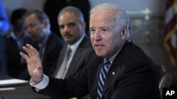Phó Tổng thống Hoa Kỳ Joe Biden nói rằng vấn đề bạo động bằng súng đòi hỏi hành động “ngay tức khắc” và “khẩn cấp” 
