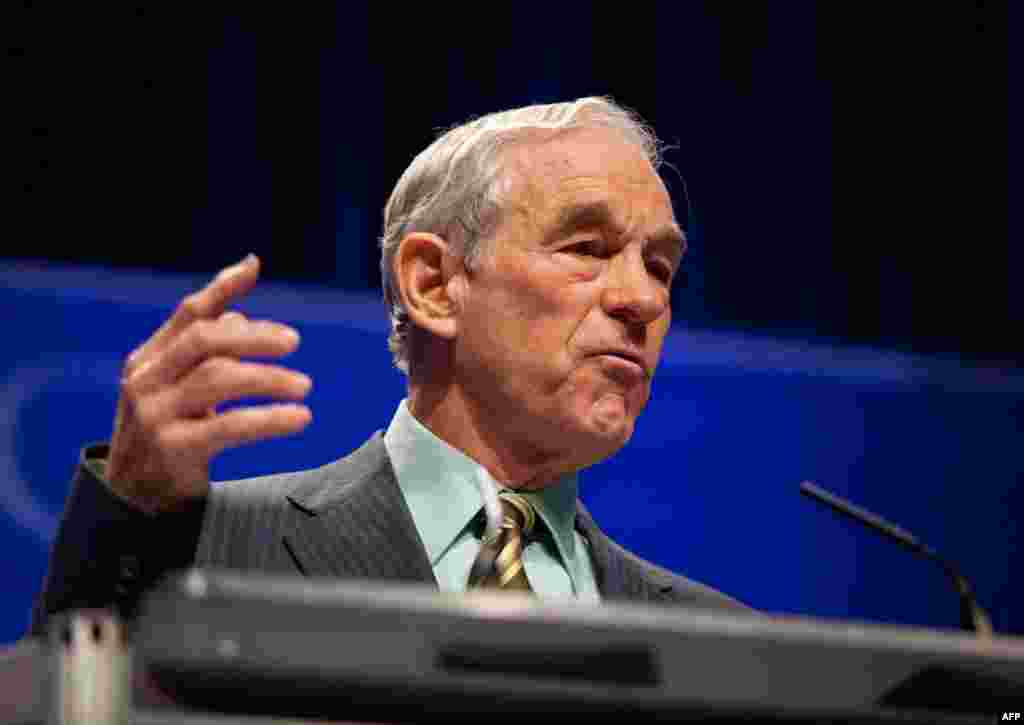 Ron Paul. Dân biểu lâu năm của Texas. Ông có lập trường tự do phóng túng và là người Cộng hòa duy nhất chống đối chiến tranh tại Afghanistan và Iraq.