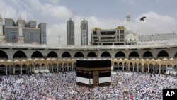 8일 이슬람교의 최대 종교행사인 ‘하지(Hajj)’를 맞아200여만 명의 이슬람교도들이 사우디아라비아 메카를 찾았다.