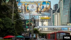 A billboard for the APEC Summit summit is seen in the Thai capital, Bangkok, Nov. 10, 2022. (Tommy Walker/VOA)
