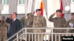 15일 한국 평택 캠프 험프리스 미군기지에서 ‘미한연합군사령부 부대 이전과 창설 제44주년 기념식’이 열렸다.