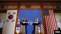 Presiden Amerika Barack Obama dan Presiden Korea Selatan Lee Myung-bak dalam konferensi pers di Seoul, Korea Selatan, 11 Nov 2010