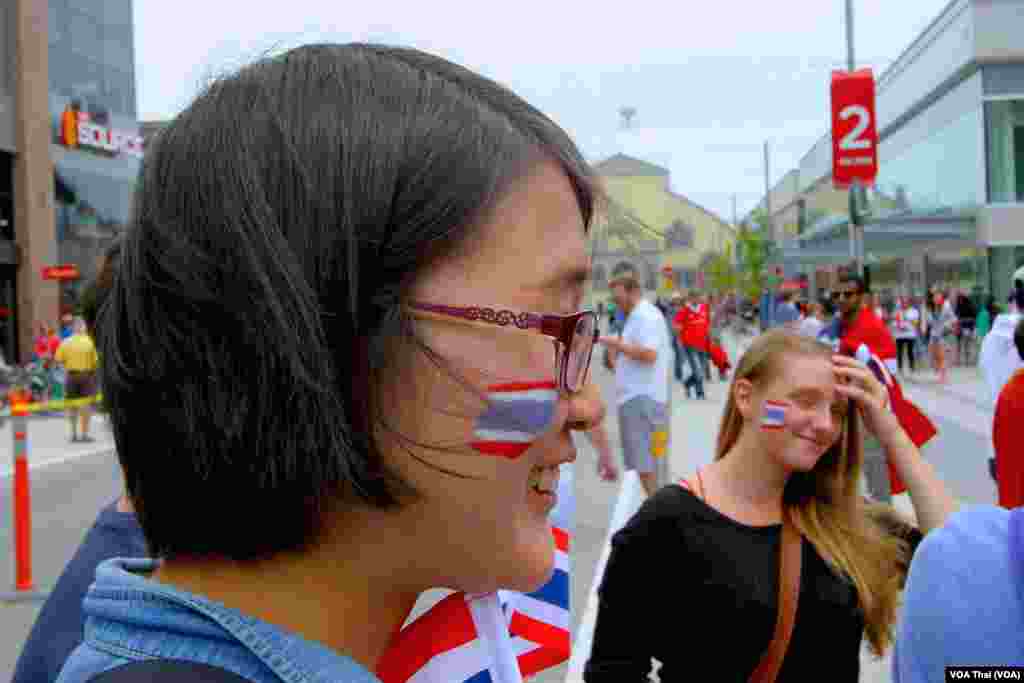 Thai Football fans in Ottawa