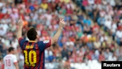 Leo Messi consiguió más de una treintena de títulos con la camiseta del FCBarcelona, equipo al que llegó cuando era un adolescente.