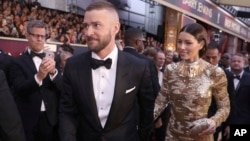 Justin Timberlake, left, and Jessica Biel arrive at the Oscars, Feb. 26, 2017, at the Dolby Theatre in Los Angeles.