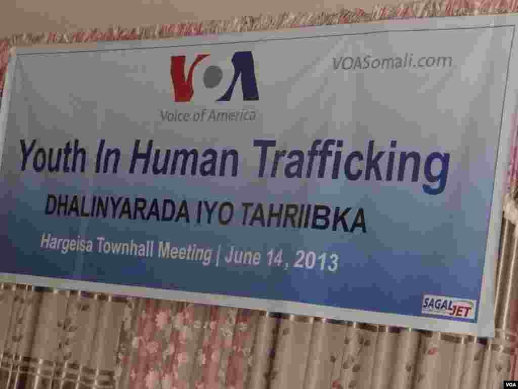 Laanta Af-Soomaaliga ee VOA oo "Kulan Dadweyne" oo looga hadlayo Dhalinyarada iyo Tahriibka ku qabatay magaalda Hargeysa, June 14, 2013.