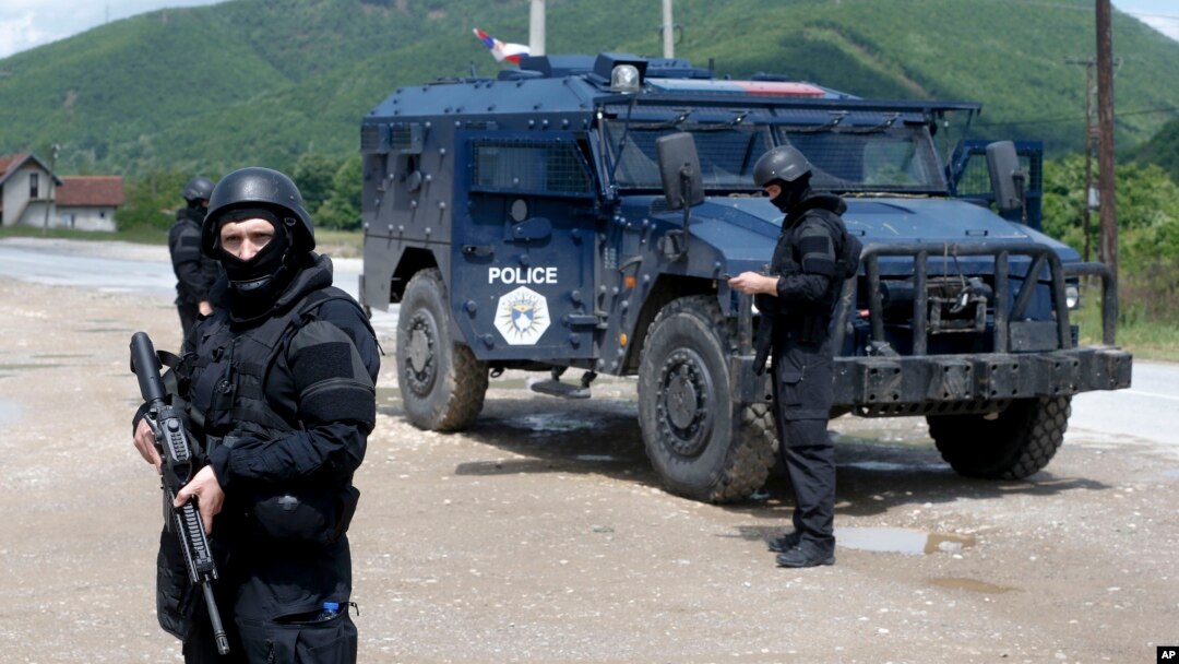 Pripadnici Kosovske policije u akciji u selu Čabra na severu Kosova, 28. maja 2019. (Foto: AP/Visar Kryeziu)