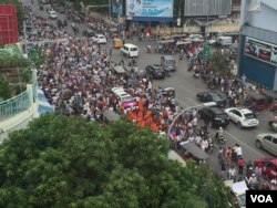 A procession of Kem Lei’s body on Preah Monivong Blvd in Phnom Penh in July 10th, 2016.