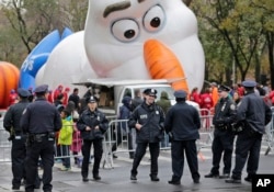 بادکنک عروسک ها برای رژه میسیز در شهر نیویورک