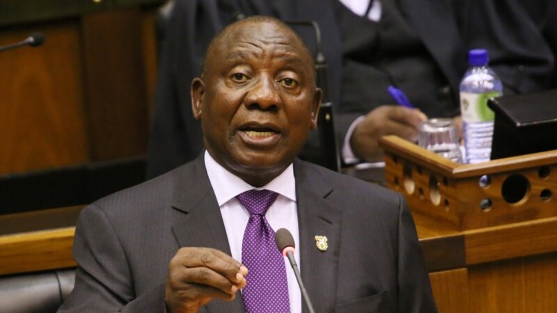 Manifestations avant l'arrivée de Ramaphosa à Mahikeng en Afrique du Sud