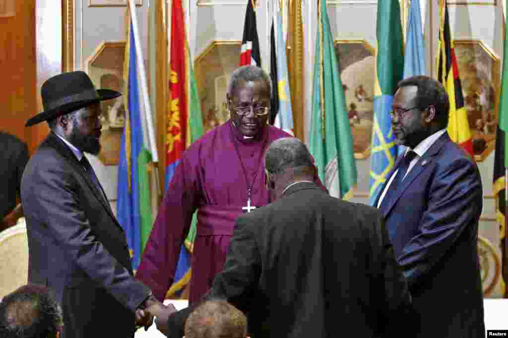 MARDI. Le chef rebelle sud-soudanais Riek Machar a prêté serment comme vice-président mardi à Juba, dans le cadre de l'accord de paix signé en août 2015 et destiné à mettre fin à plus de deux ans d'une guerre civile dévastatrice. LIRE L'ARTICLE ICI.