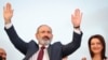 PM Armenia Sambut Para Pendukungnya di Pawai Kemenangan