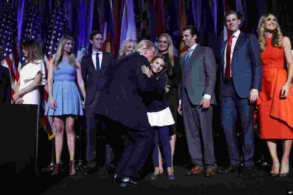2016年11月9日，在紐約的大選之夜聚會中，美國當選總統川普和家人，川普親吻外孫女阿拉貝拉&middot;庫什納（Arabella Kushner）。阿拉貝拉用中文背誦唐詩的視頻在網上瘋傳 