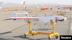 Drone dalam latihan tempur drone skala besar Army of the Islamic Republic of Iran, di Semnan, Iran 4 Januari 2021. (Iranian Army / WANA (West Asia News Agency) / Handout via REUTERS