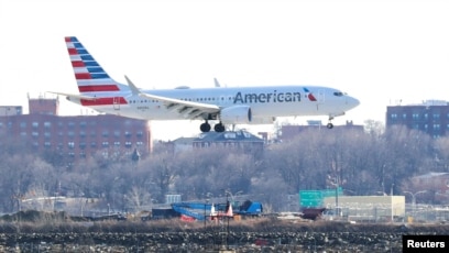 American Airlines Boeing 737 MAX 8, dalam penerbangan dari Miami ke New York City, akan mendarat di Bandara LaGuardia di New York, AS, 12 Maret 2019. (Foto: REUTERS/Shannon Stapleto)