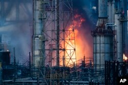 费城一家炼油厂爆炸起火(2019年6月21日)