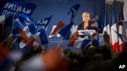 Marin Le Pen na mitingu 11. aprila 