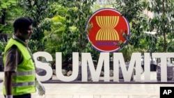 A security guard walks past the ASEAN logo at the 27th Association of Southeast Asian Nations (ASEAN) summit in Kuala Lumpur, Malaysia, on Nov. 19, 2015. The ASEAN summit and relating meetings are held in Malaysia on Nov. 18-22. 