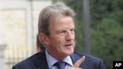 French Foreign Minister Bernard Kouchner (file photo)