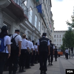 Far right activists at an assembly in Budapest. Nationalist movements are gathering strength in Hungary as a result of the migrant crisis. (L. Ramirez/VOA)