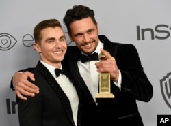 James Franco, derecha, y su hermano Dave Franco en la fiesta de InStyle tras la entrega de los Globos de Oro. Beverly Hills, California, enero 7, 2018.