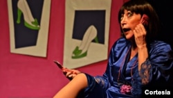 Liliana Pécora interpreta "Mujeres de 60". [Foto: Cortesía, Teatro de La Luna].