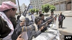 Вірні шейху Садіку аль-Ахмару бойовики охороняють його резиденцію у Сані