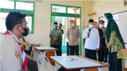 Wakil Presiden Ma’ruf Amin meninjau pelaksanaan PTM di SMP Negeri 1 Citeureup, Kabupaten Bogor, Jawa Barat, 9 September 2021. (Foto: Courtesy/Humas Kemendikbudristek)