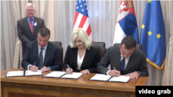Potpredsednica Vlade Zorana Mihajlović potpisuje memorandum o razumevanju u izgradnji Moravskog koridorasa sa predstavnicima kompanije Behtel.