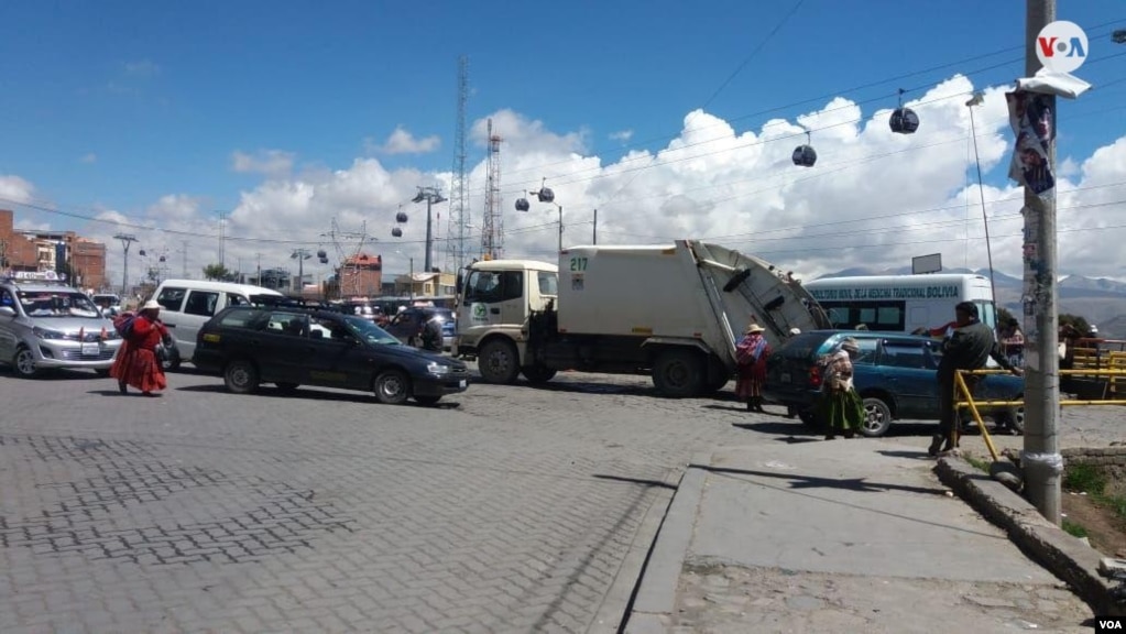 Esto ocasionó que la senadora Jeanine Añez, una opositora de Evo Morales, tomara las riendas del país luego de semanas de protestas y que Morales pidiera asilo en México. Foto: Yuvinka Gozalvez - VOA.