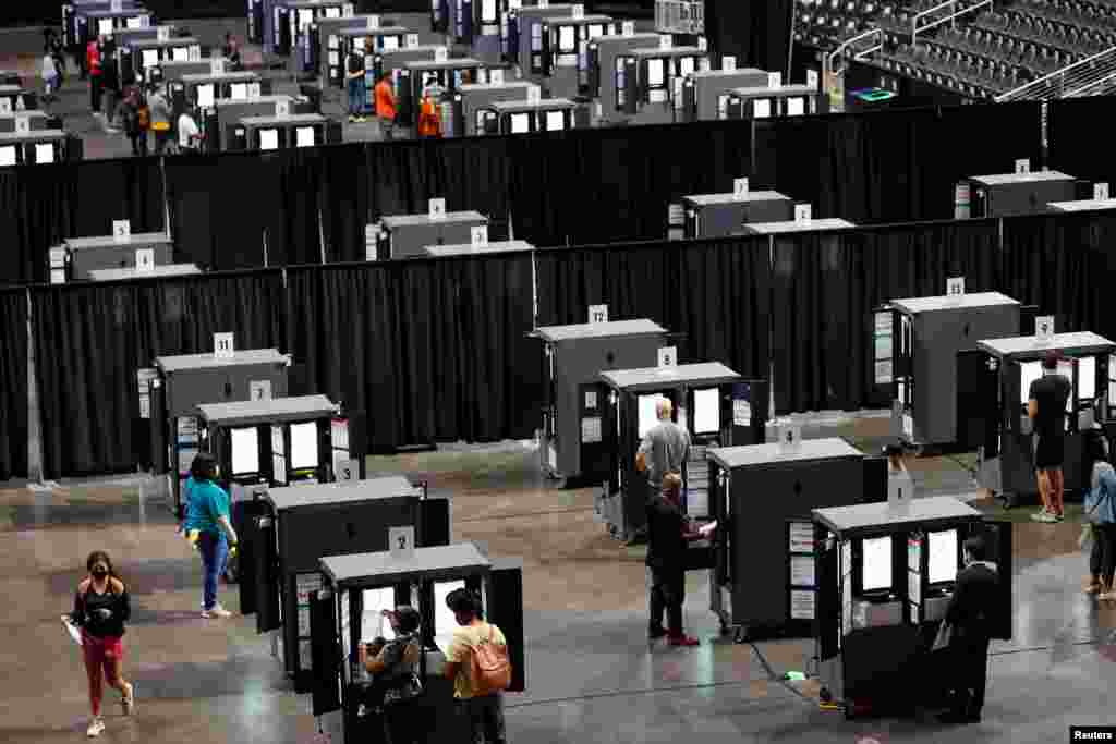 People cast their ballots during early voting for the upcoming presidential elections inside of The Atlanta Hawks&#39; State Farm Arena in Atlanta, Georgia, USA..