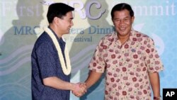 Thailand Prime Minister Abhisit Vejjajiva shakes hand with Prime Minister Hun Sen of Cambodia. 