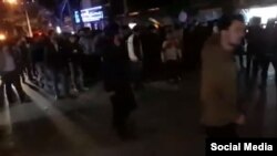 تصویری از ویدئوی تجمع اعتراضی در کنگاور استان کرمانشاه
