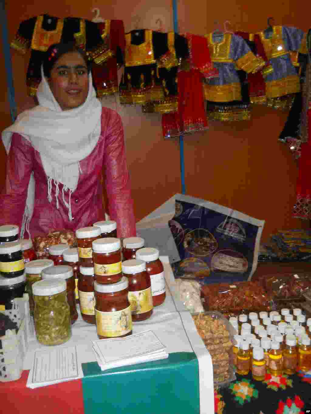 افتتاح اولین نمایشگاه محصولات زراعتی دهقانان هرات