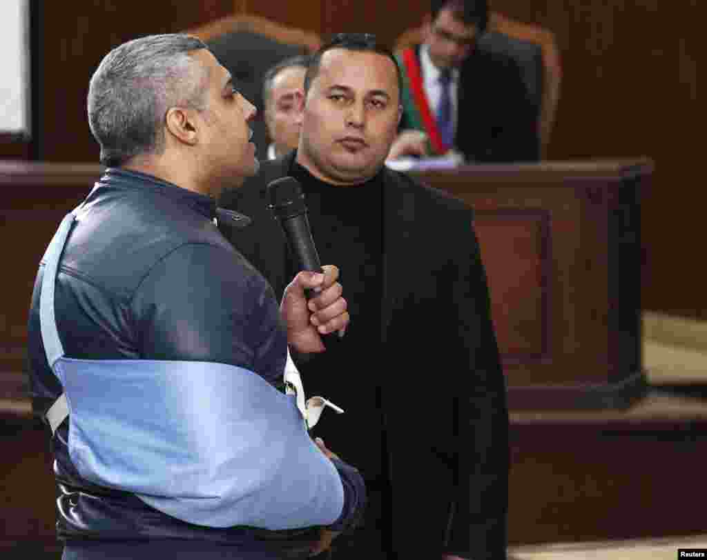 Al Jazeera journalist Mohamed Fahmy speaks before the judge at a court in Cairo, Feb. 12, 2015.