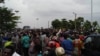 Manifestation sur le pont de Porto-Novo, Benin, le 25 fevrier 2019. (VOA/Ginette Fleure Adandé) 