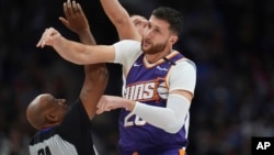 Jusuf Nurkić je NBA karijeru započeo 2014. u Denveru. (Foto: AP/David Zalubowski)