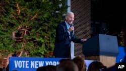 El presidente de EEUU, Joe Biden, habla en un evento de campaña política para las elecciones de medio término en Yonkers, Nueva York, e 6 de noviembre de 2022.