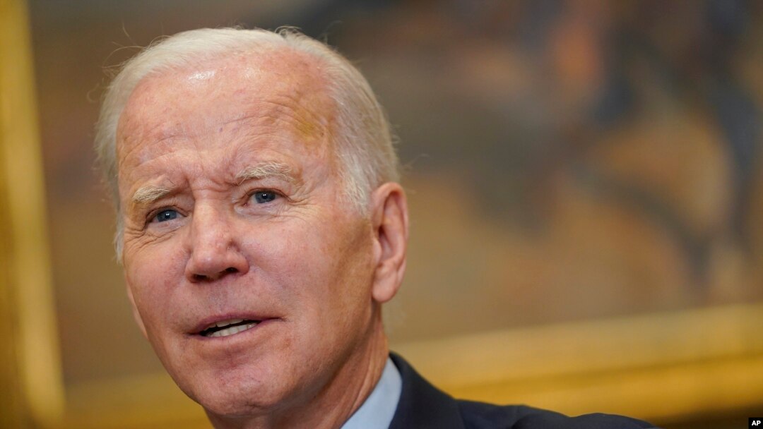 ARCHIVO - El presidente Joe Biden habla sobre la seguridad fronteriza en la Sala Roosevelt de la Casa Blanca, el 5 de enero de 2023.